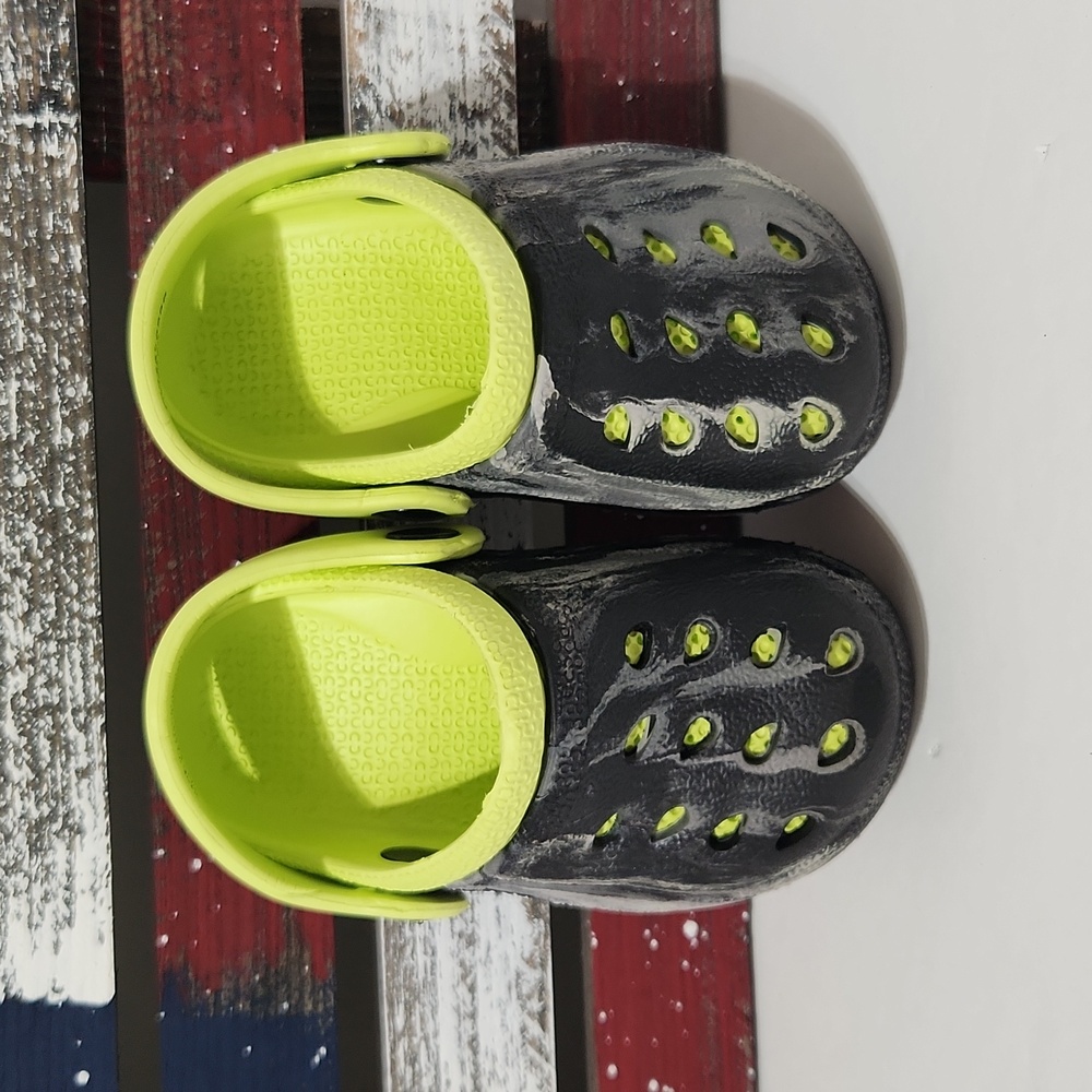 Coast Lime Green Clogs (6 toddler)